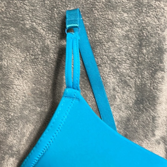 Turquoise adjustable strap and band bra, size 42DD, Kmart Pink K brand. - Picture 2 of 6